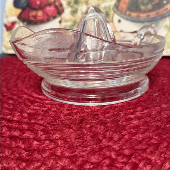 Vintage Clear Glass Citrus Juicer - Picture 4 of 8
